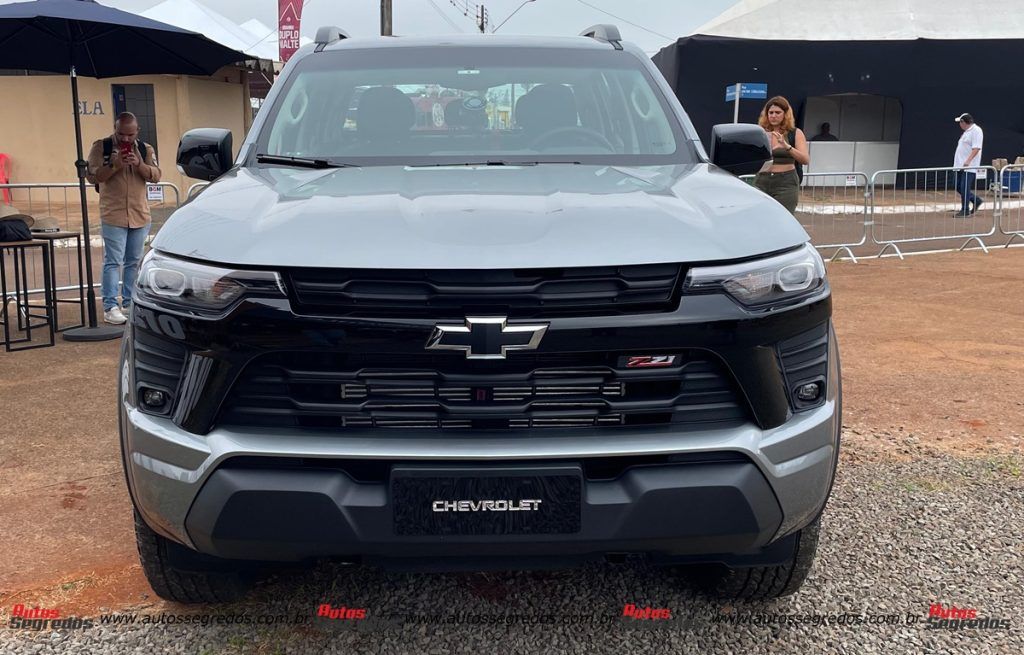 Chevrolet S10 Z71 2025  de frente na cor cinza