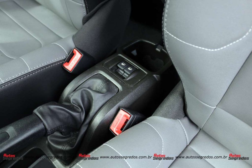 comandos dos vidros elétricos traseiros do Citroën C3 Aircross Shine Turbo 200 2025