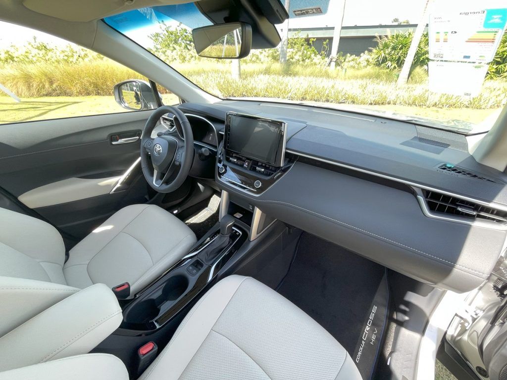 painel do Toyota Corolla Cross XRX Hybrid 2025 