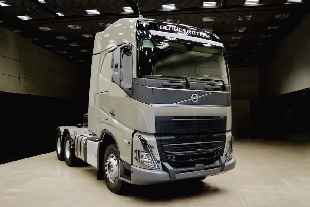 Volvo FH ganha pacote Cross Country 
