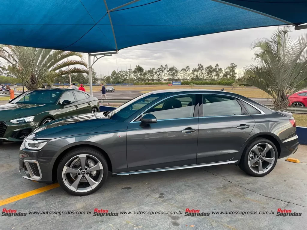Audi A4 Sedan quattro 2024 