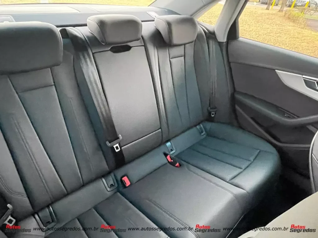 Audi A4 Sedan quattro 2024 