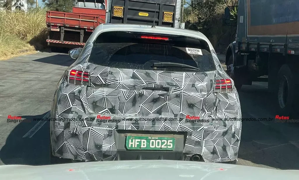 Flagra Novo Peugeot 208 2025
