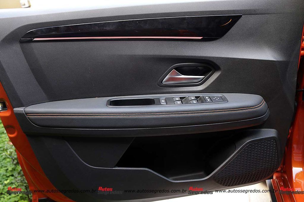 forro de porta dianteiro esquerdo do Renault Kardian Premiere Edition 2025