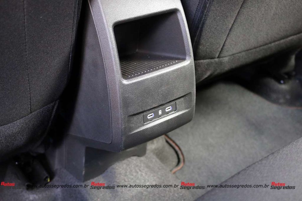 entrada USB-C do Renault Kardian Premiere Edition 2025