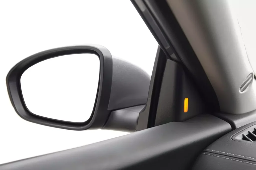 alerta de ponto cego do novo Nissan Sentra 2025