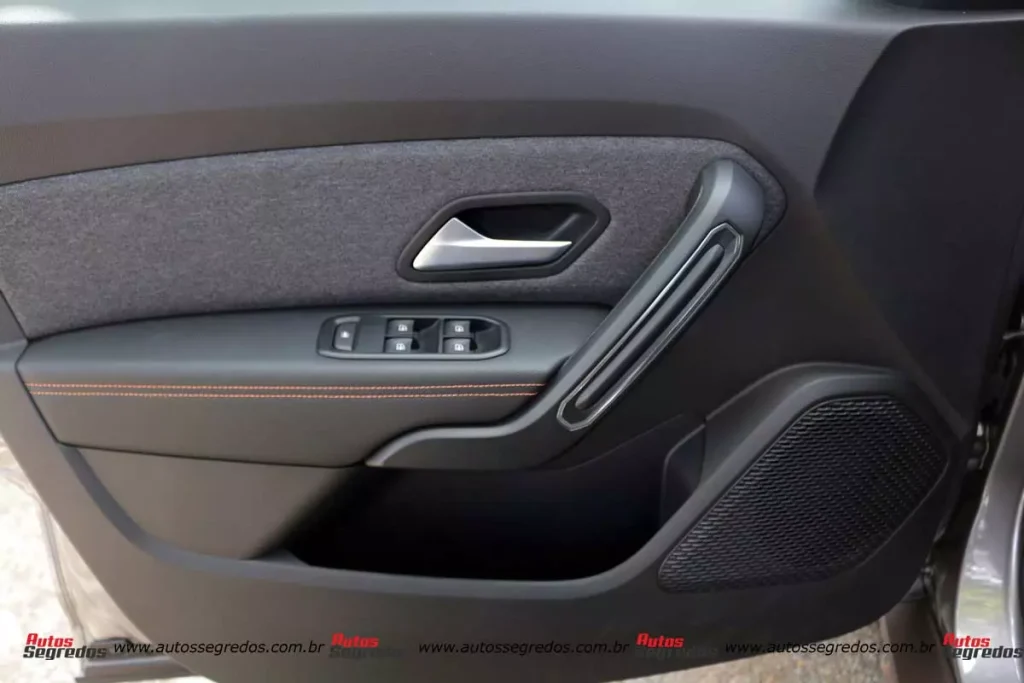forro de porta dianteiro esquerdo do Renault Duster Iconic 1.3 TCe CVT