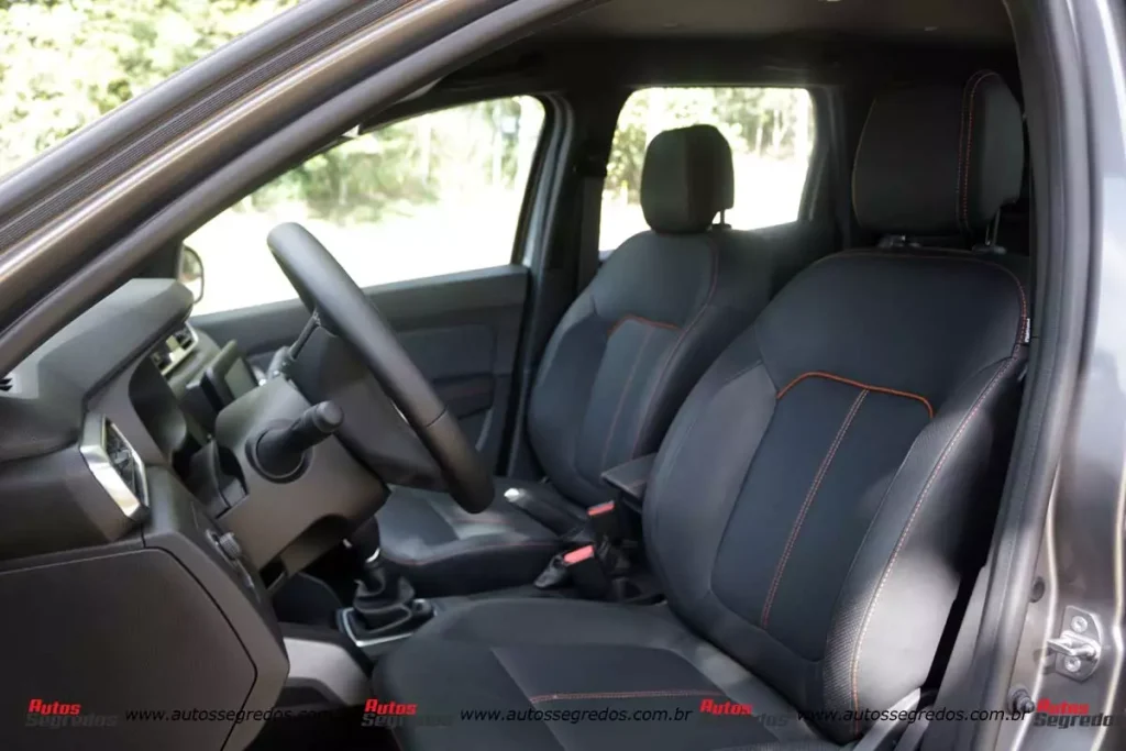 bancos dianteiros do Renault Duster Iconic 1.3 TCe CVT