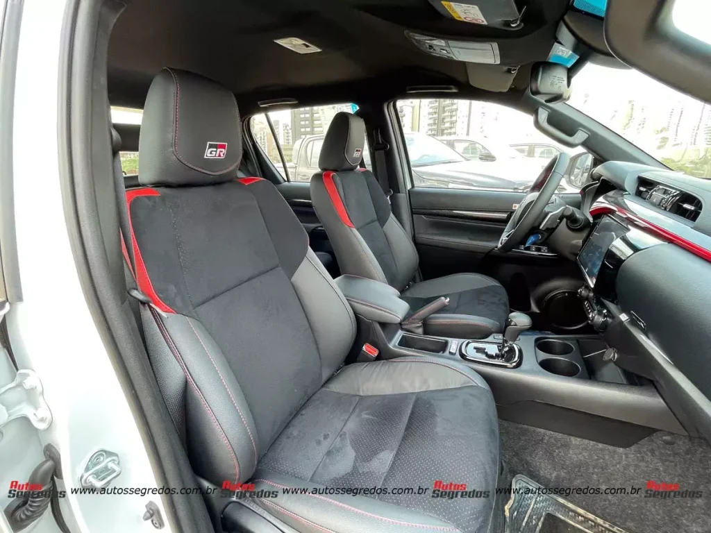 banco traseiro da Toyota Hilux GR-Sport 