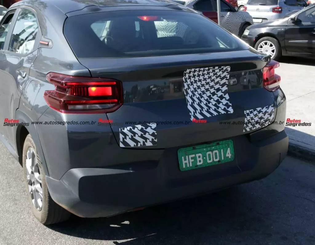 Flagra Citroën Basalt Feel 2025