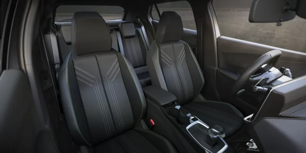 Bancos dianteiros do novo Peugeot 2008 GT 2025