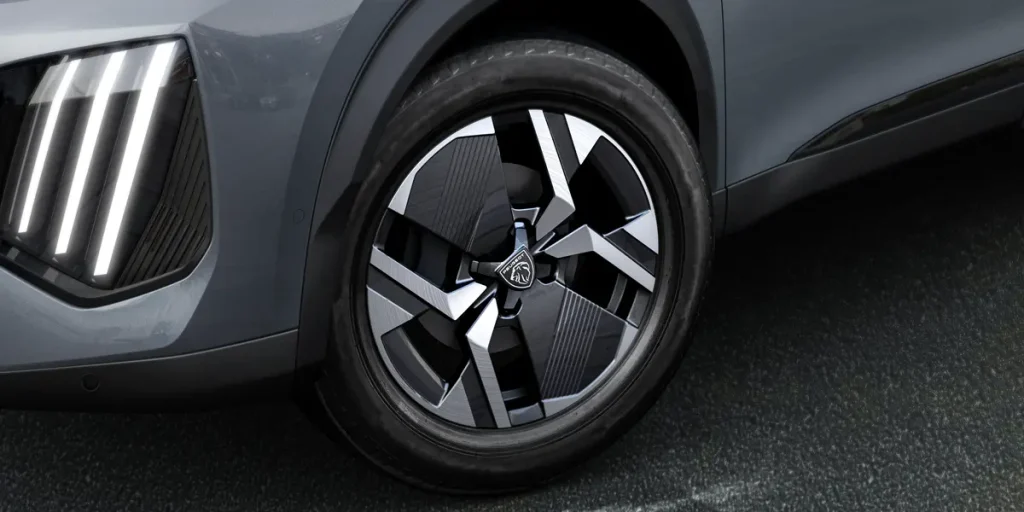 roda de liga de 17" do novo Peugeot 2008 GT 2025