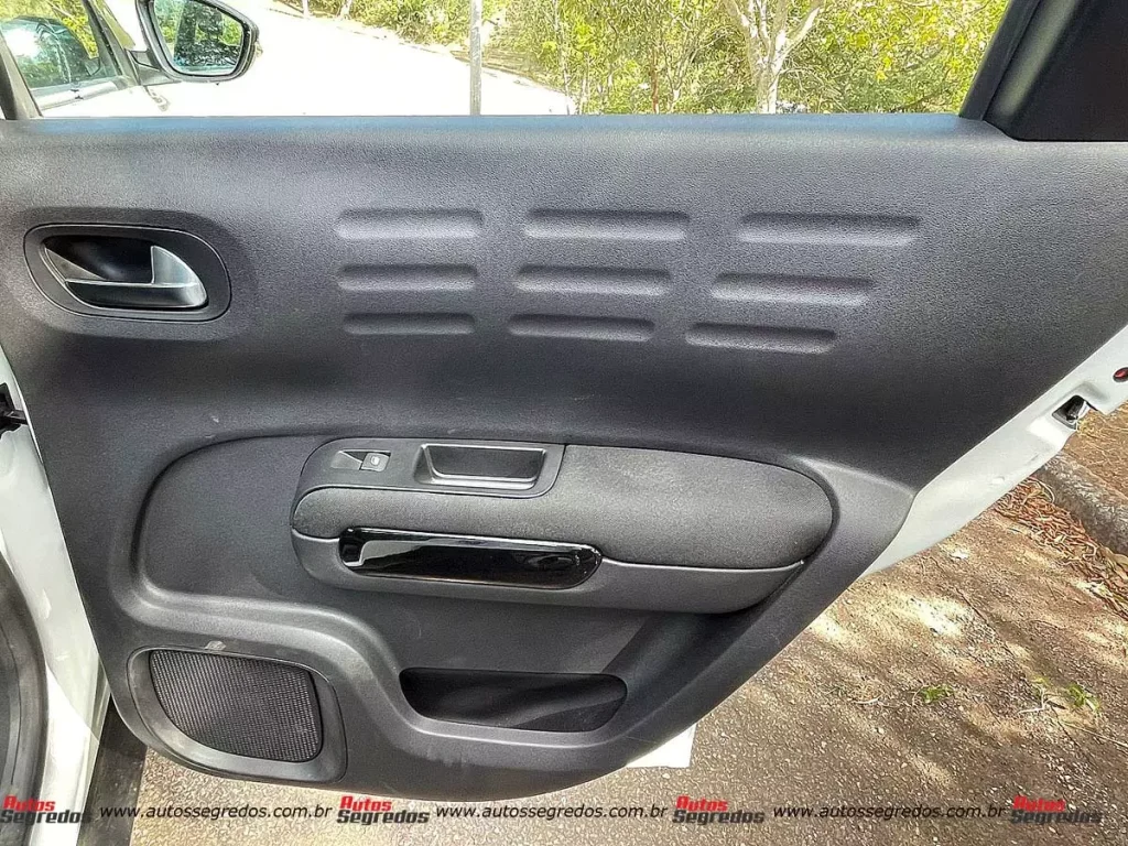 forro de porta traseiro direito do Citroën C4 Cactus Shine 2024 
