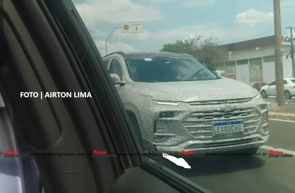 Flagra Chevrolet Tracker 2026 de frente