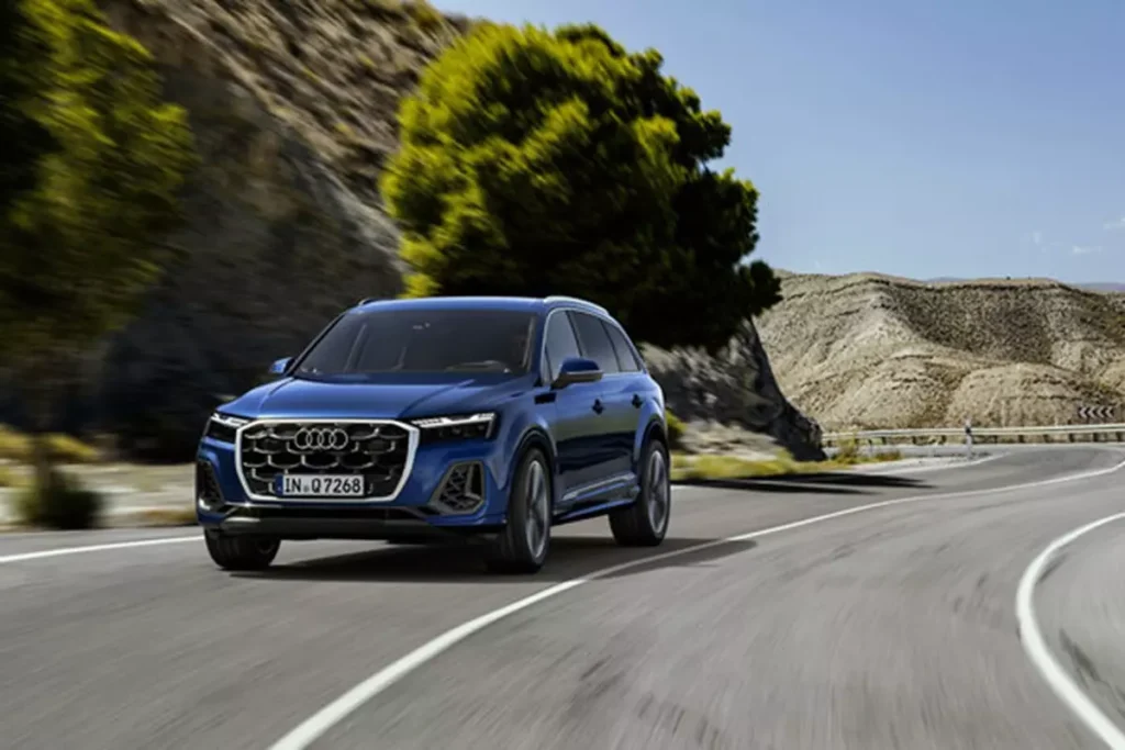 Novo Audi Q7 de frente na cor azul