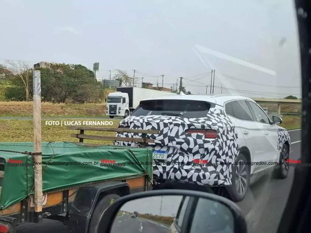 Protótipo BYD Seal U DM-i de traseira