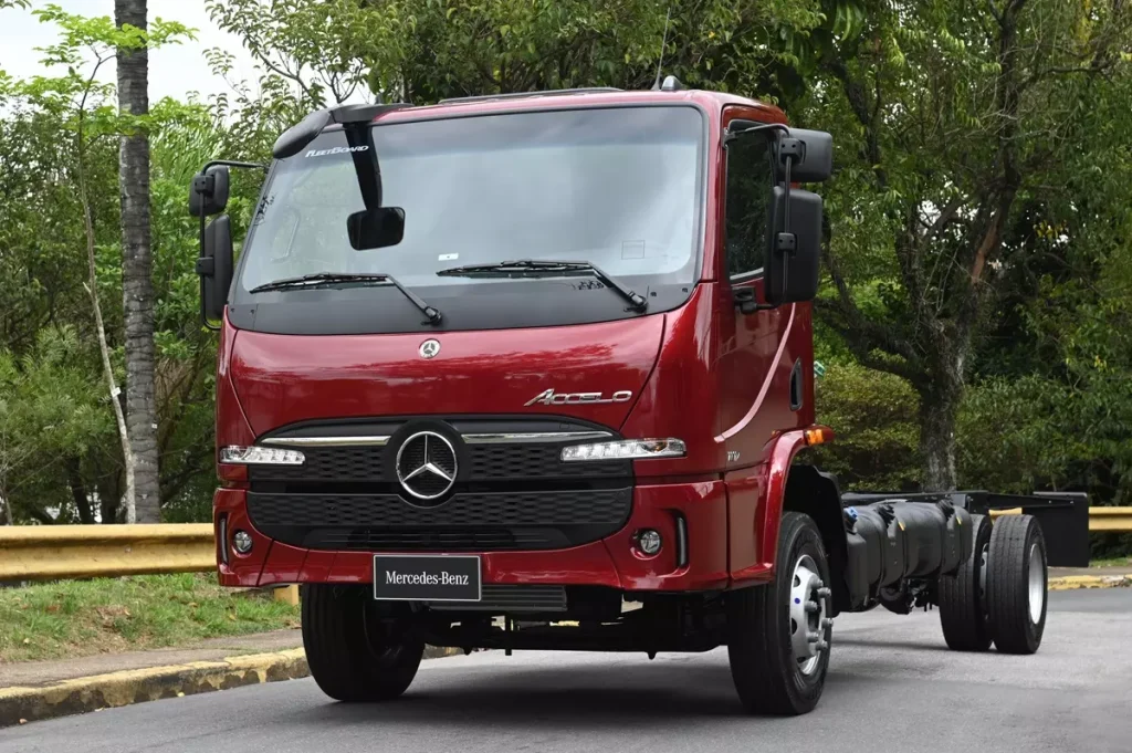 Novo Mercedes-Benz Accelo 1117