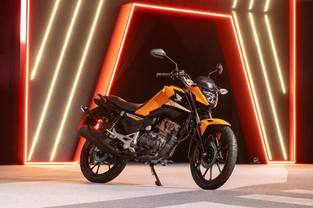 Nova Honda CG 160 2025 de frente na cor amarela
