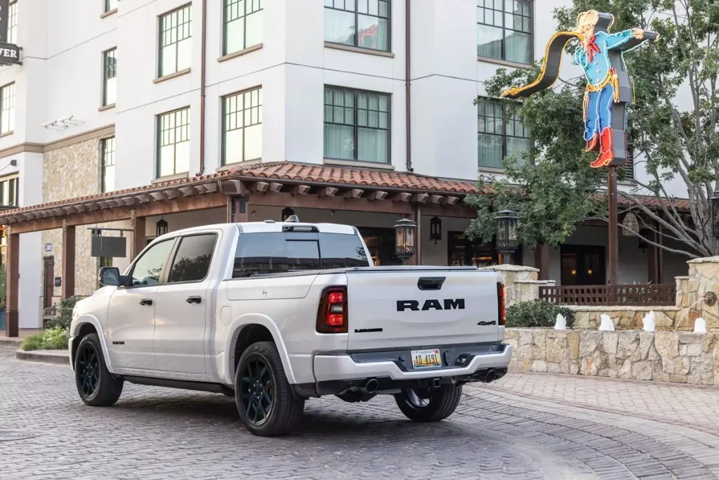 Nova Ram 1500 Laramie Night Edition 2025 