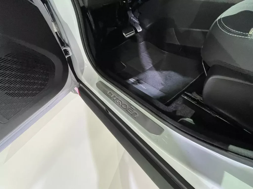 soleira de porta do Citroën Basalt First Edition