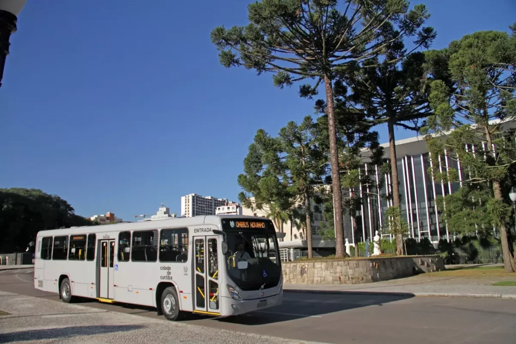 Volvo B320R é escolhido para renovação de frota de Curitiba (PR)
