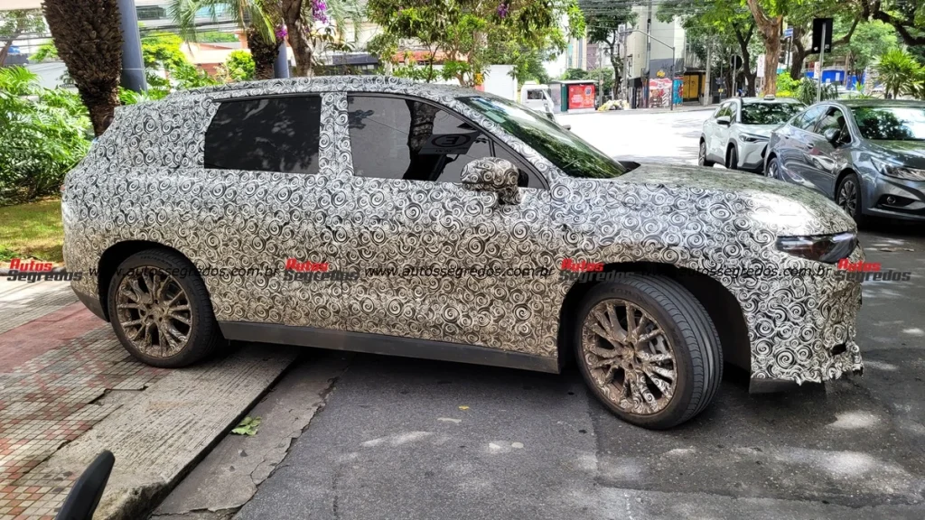 Leapmotor C10 é avaliado por chineses em Belo Horizonte