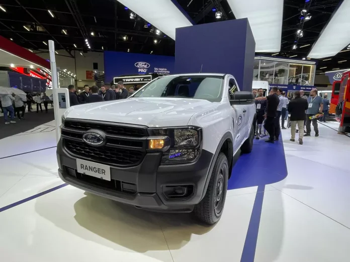 Ford Ranger Cabine Simples de frente na cor branca