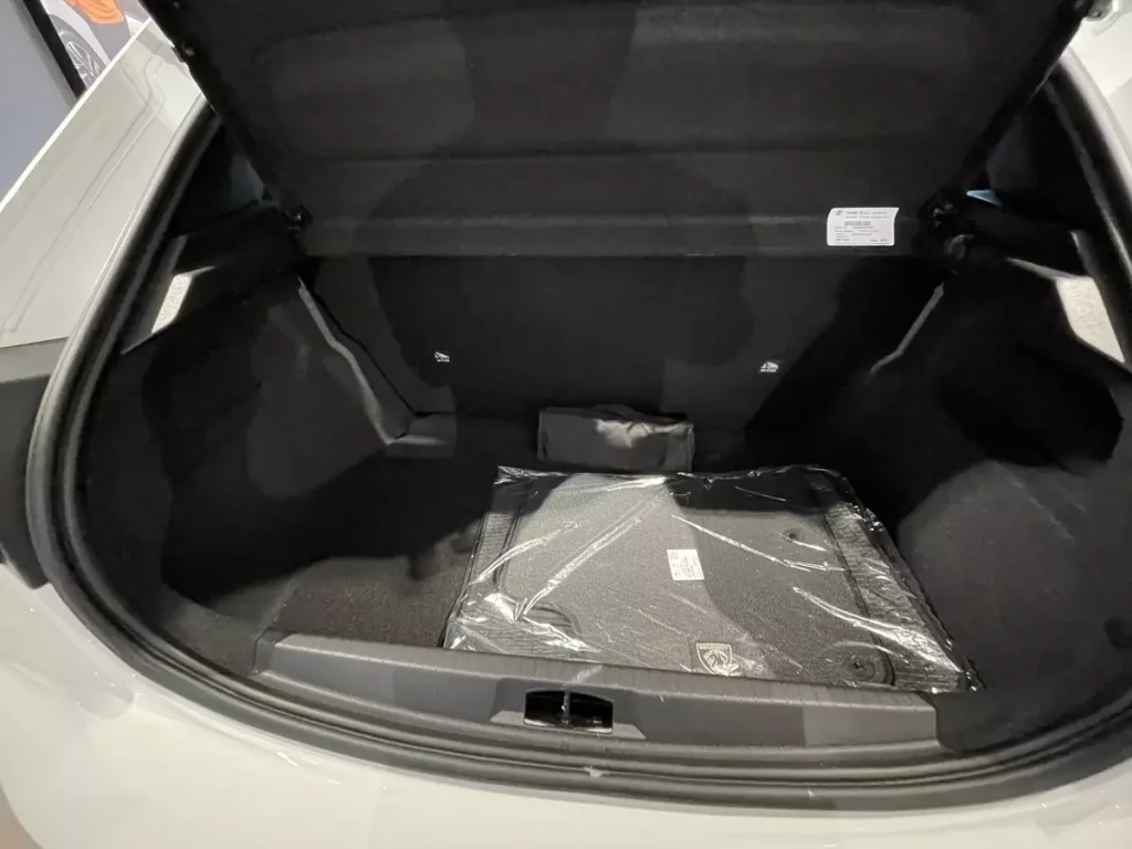 porta-malas do novo Peugeot 208 Active 2026