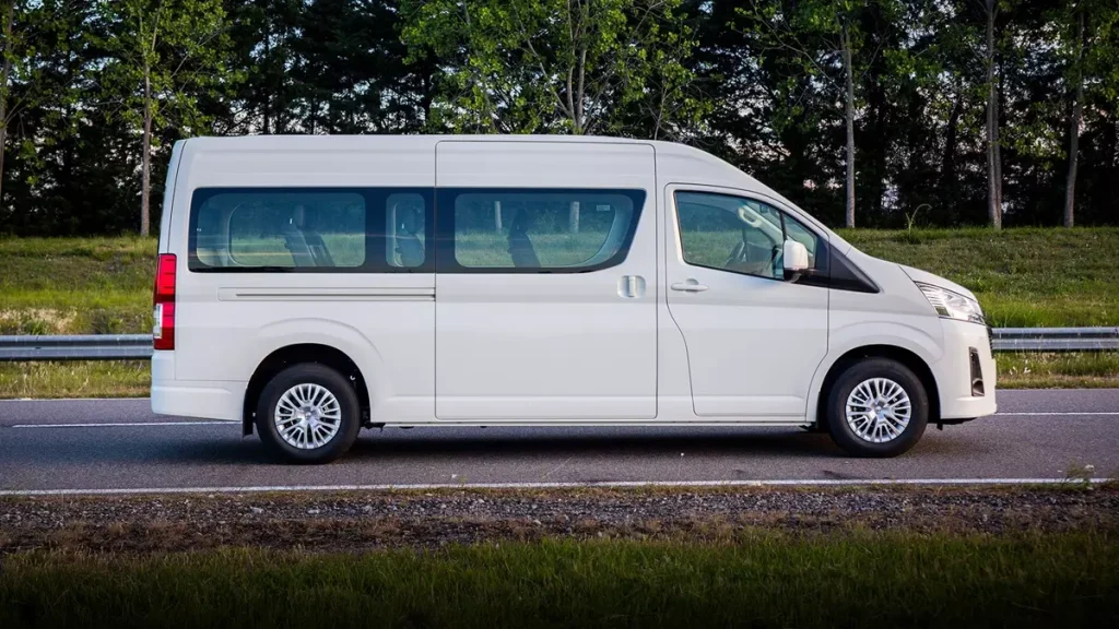 Toyota Hiace van passageiros