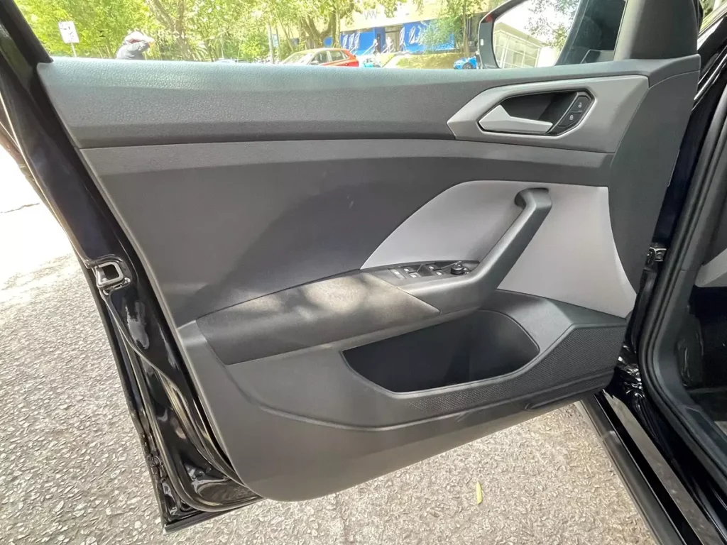 forro de porta dianteiro esquerdo do VW T-Cross Sense 2025