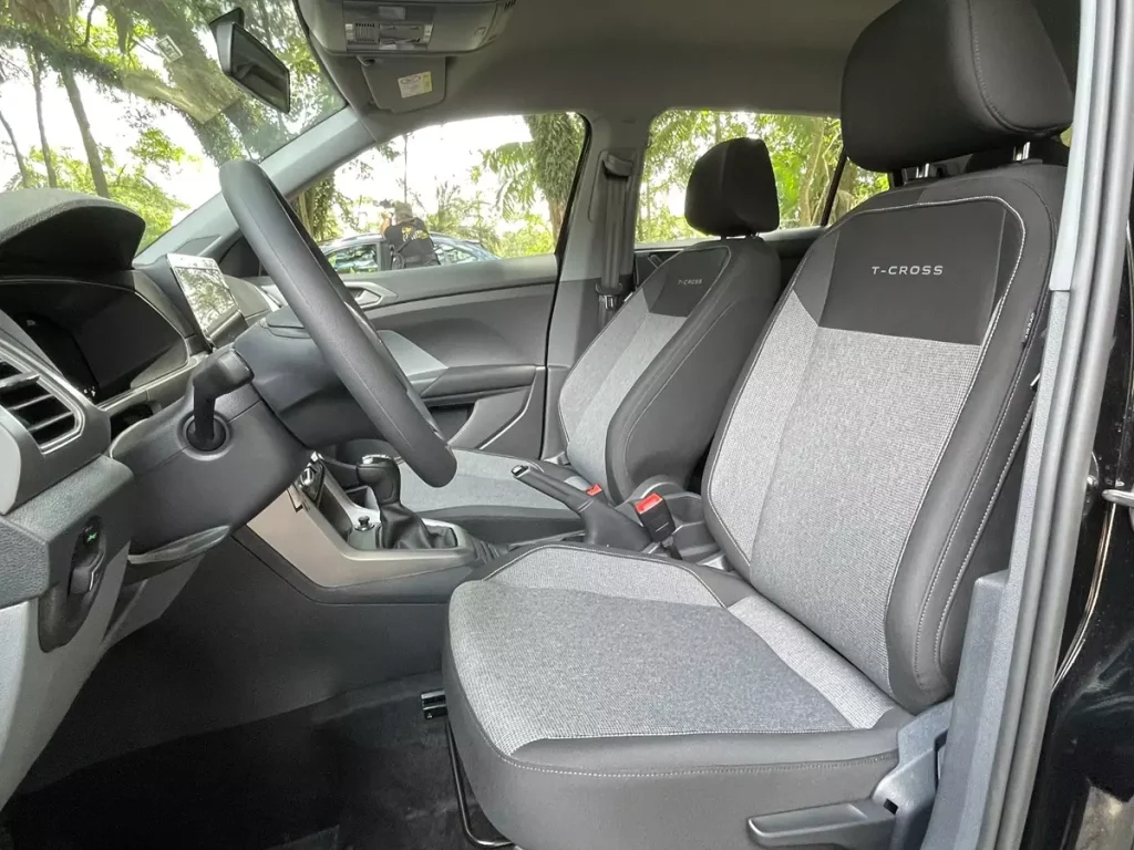 bancos dianteiros do VW T-Cross Sense 2025