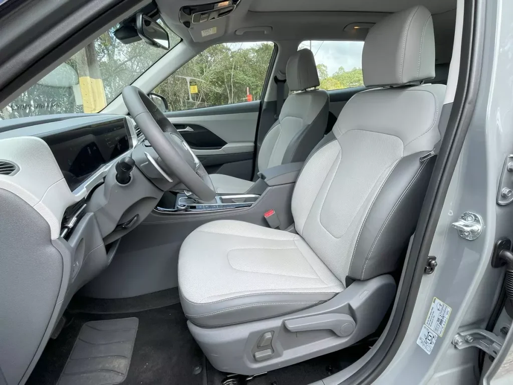 bancos dianteiros do Hyundai Creta Ultimate 2025
