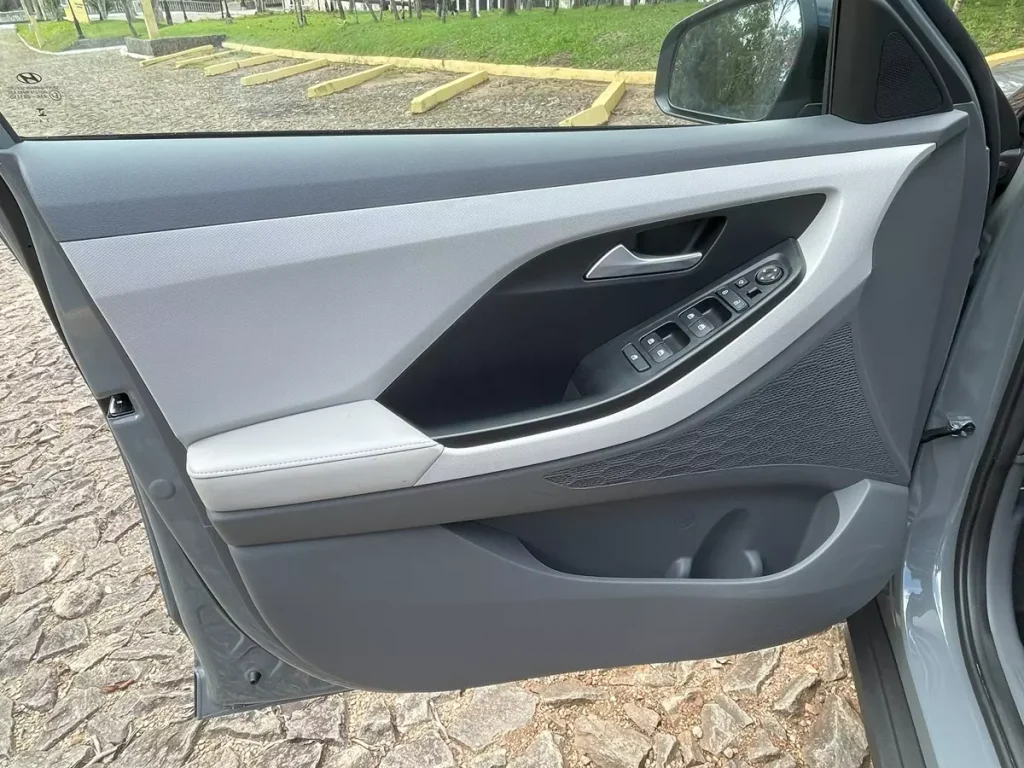 forro de porta dianteiro esquerdo do Hyundai Creta Ultimate 2025
