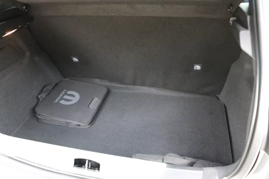 porta-malas do Peugeot 208 GT 2025