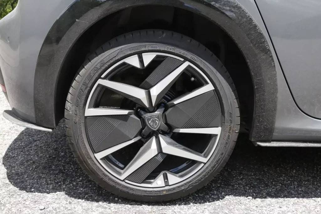 Forração de porta dianteira esquerda do Peugeot 208 GT 2025