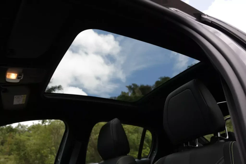 Teto solar do Peugeot 208 GT 2025