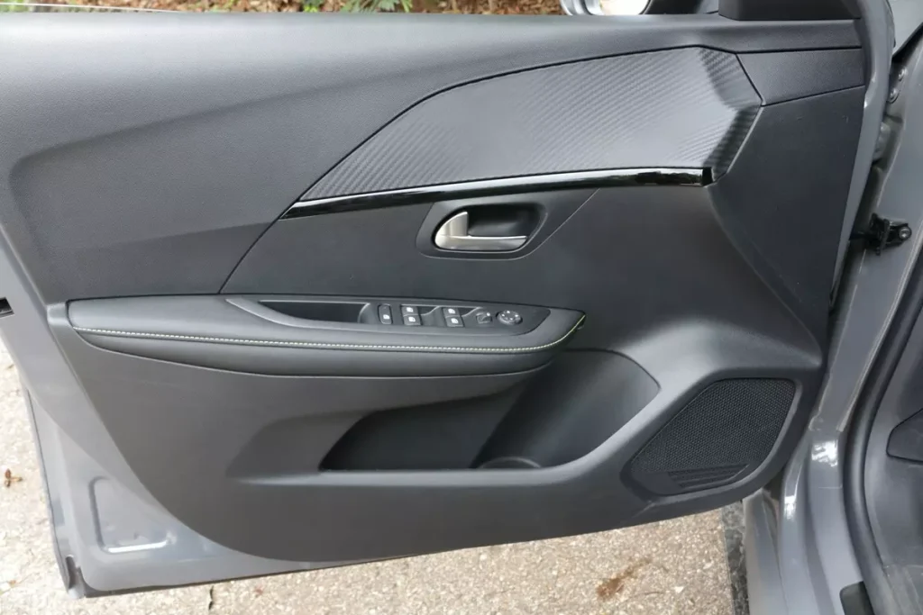 Forração de porta dianteira esquerda do Peugeot 208 GT 2025