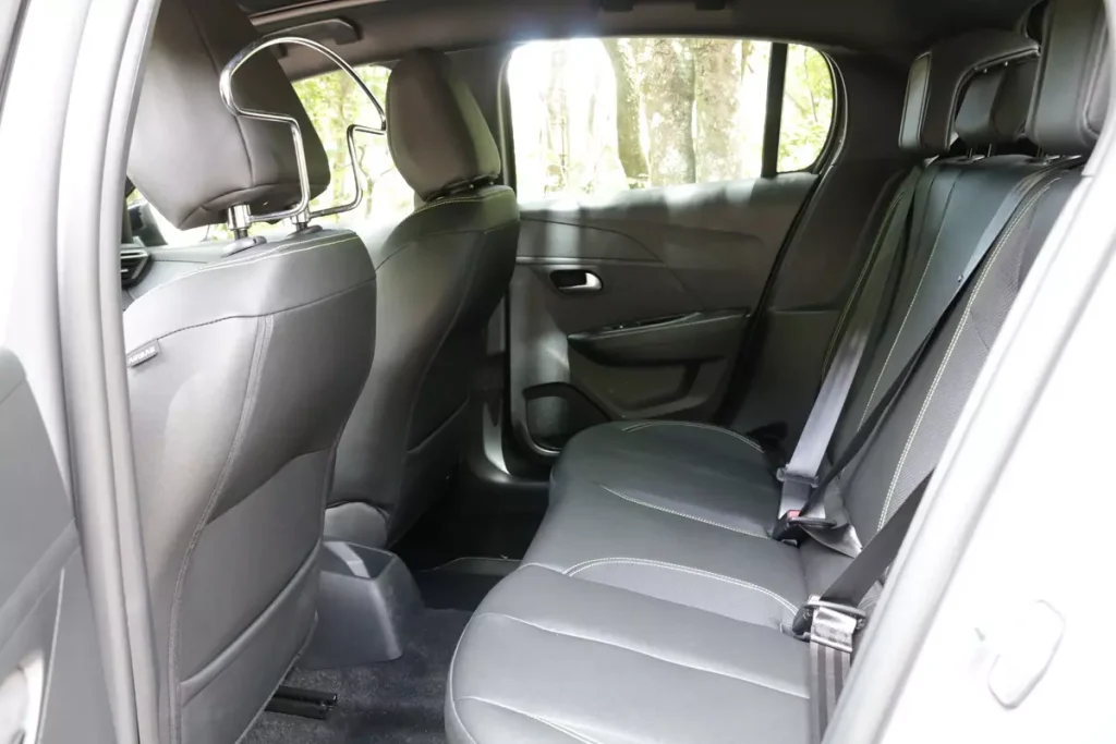 banco traseiro do Peugeot 208 GT 2025
