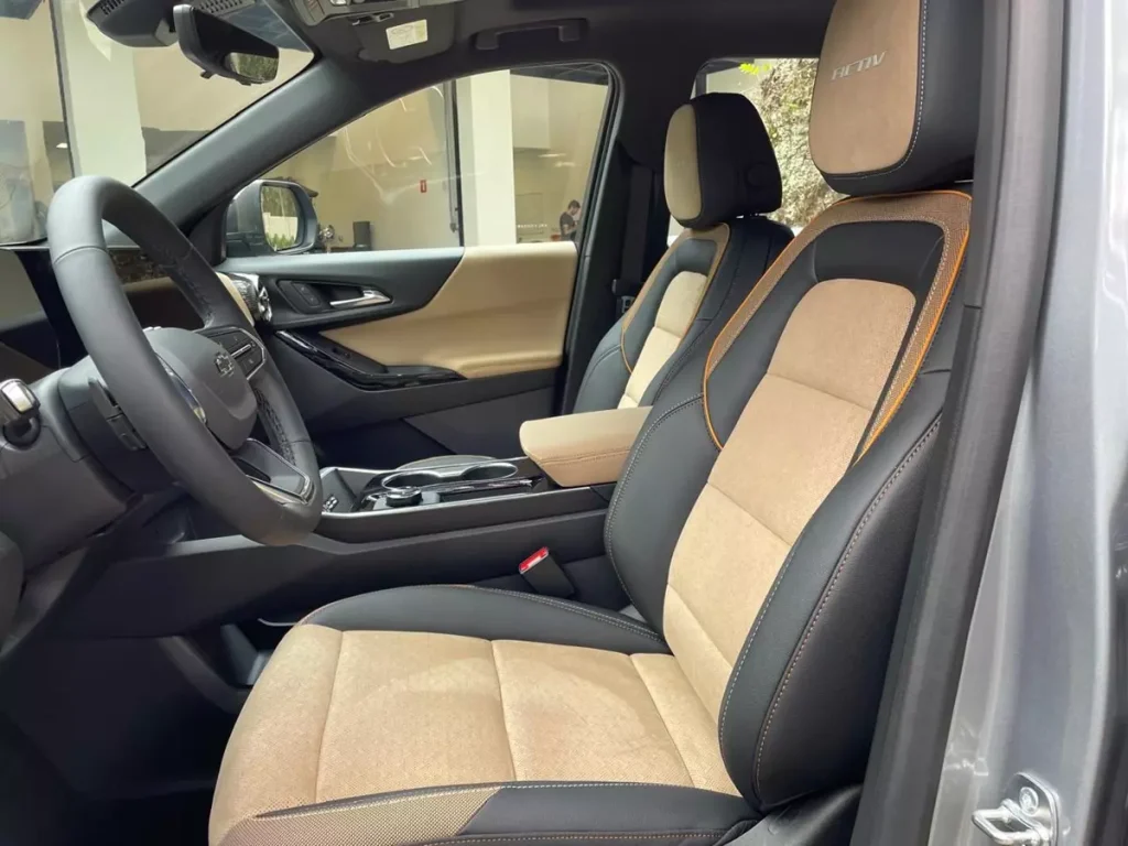 bancos dianteiros do Chevrolet Equinox Activ 2025