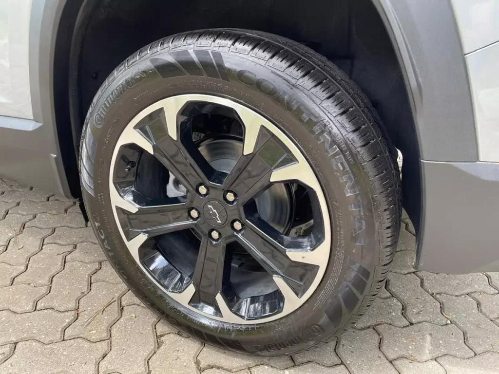roda de liga de 19" do Chevrolet Equinox Activ 2025