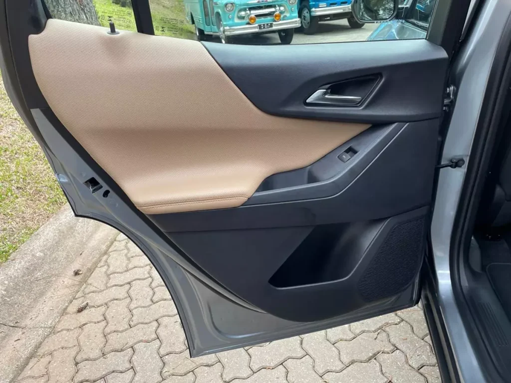 forro de porta traseiro esquerdo do Chevrolet Equinox Activ 2025