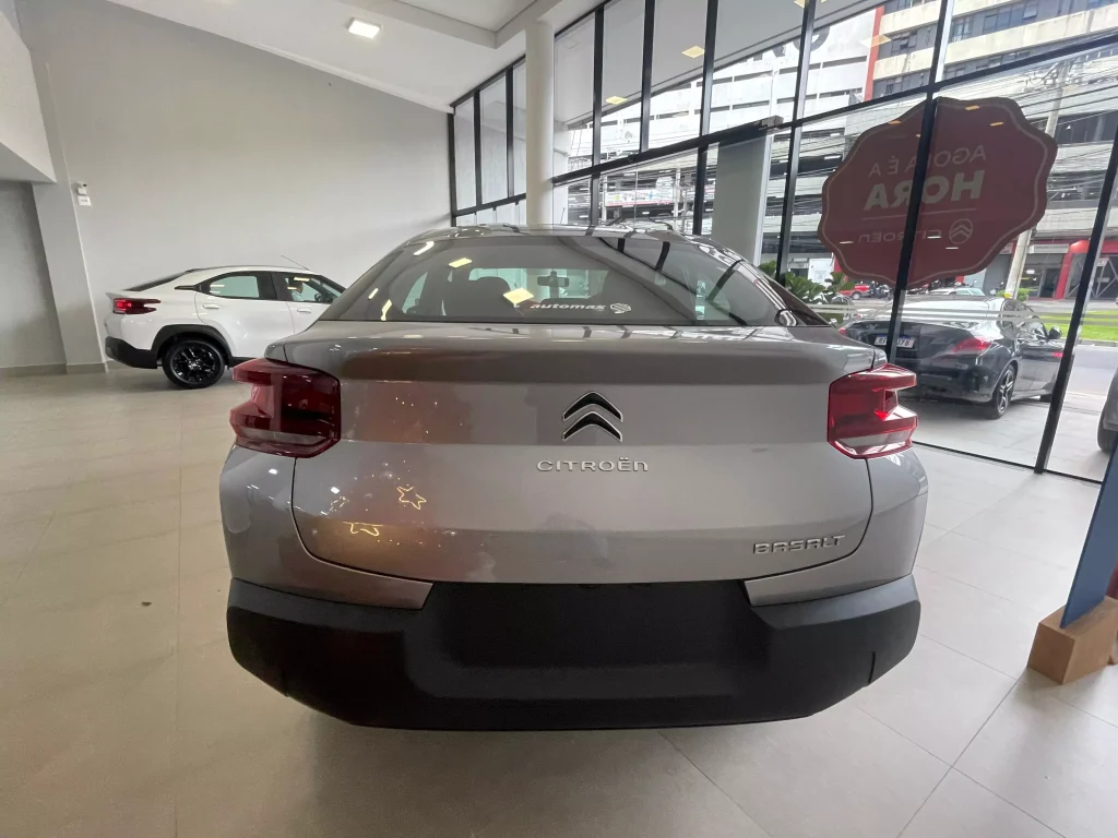 Citroën Basalt Feel 1.0 Firefly 2025 de traseira na cor Cinza Artense