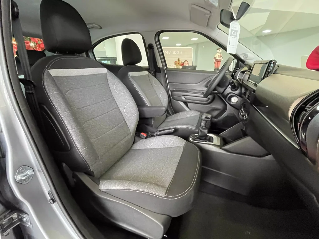 bancos dianteiros do Citroën Basalt Feel 1.0 Firefly 2025