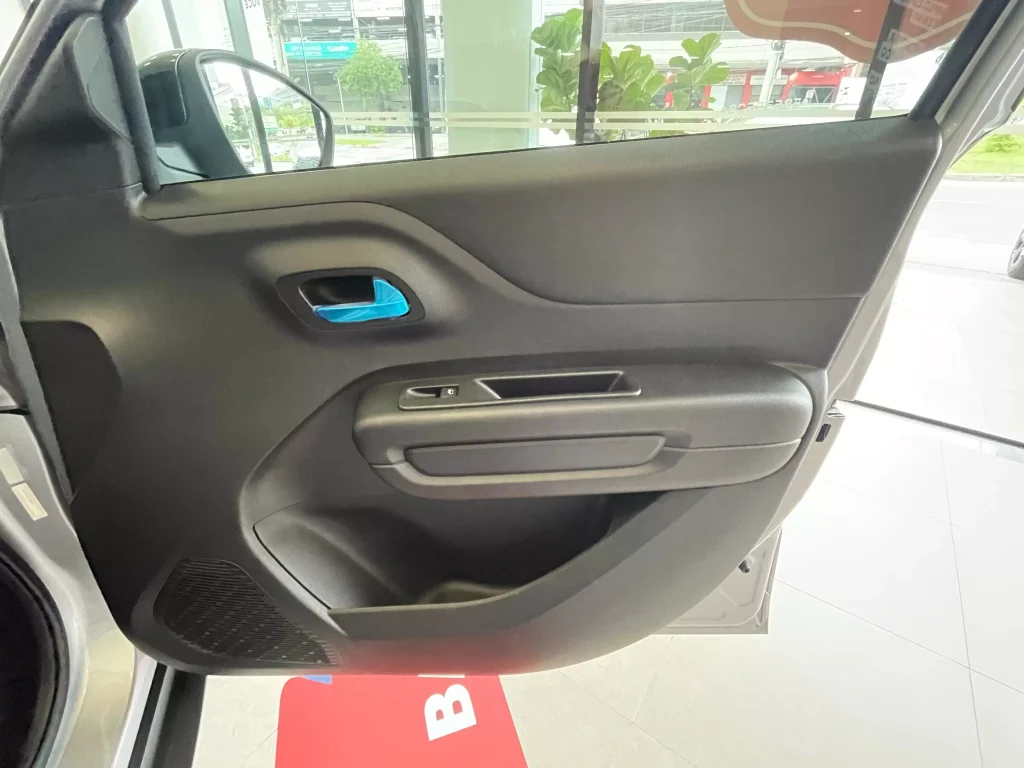 forro de porta dianteiro direito do Citroën Basalt Feel 1.0 Firefly 2025