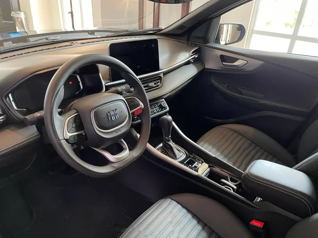 painel do Fiat Fastback T200 Hybrid Impetus 2025