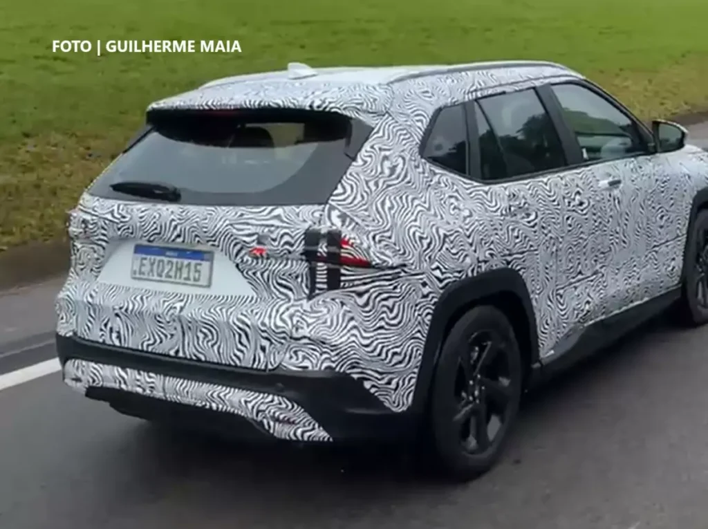 Flagra Toyota Yaris Cross 2026