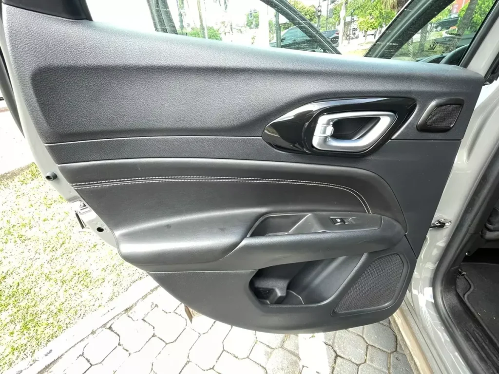 Forro de porta traseiro esquerdo do Jeep Compass BlackHawk 2025