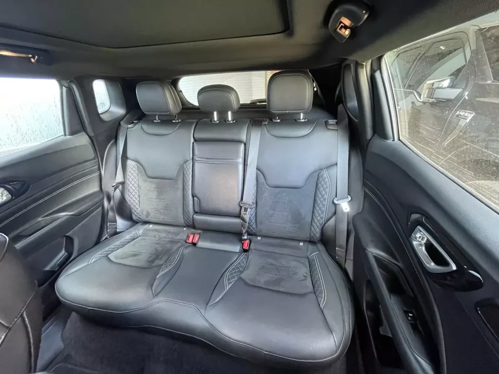 bancos traseiro do Jeep Compass BlackHawk 2025