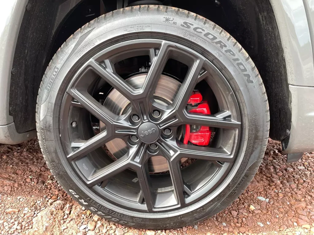 Roda de liga de 19" do Jeep Compass BlackHawk 2025