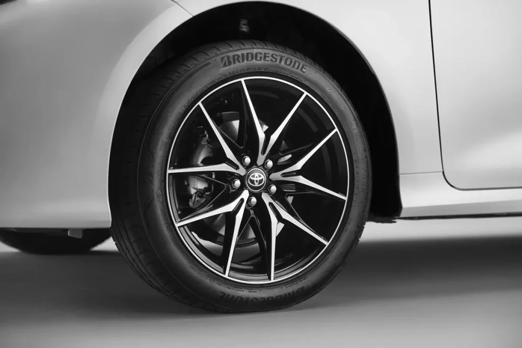 rodas de 17" do Novo Toyota Corolla GR-Sport 2025